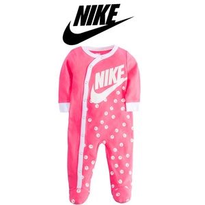 NIKE Baby Sleep & Play Bodysuit Girls SIZE 6M Pink Nebula One Piece Outfit NWT